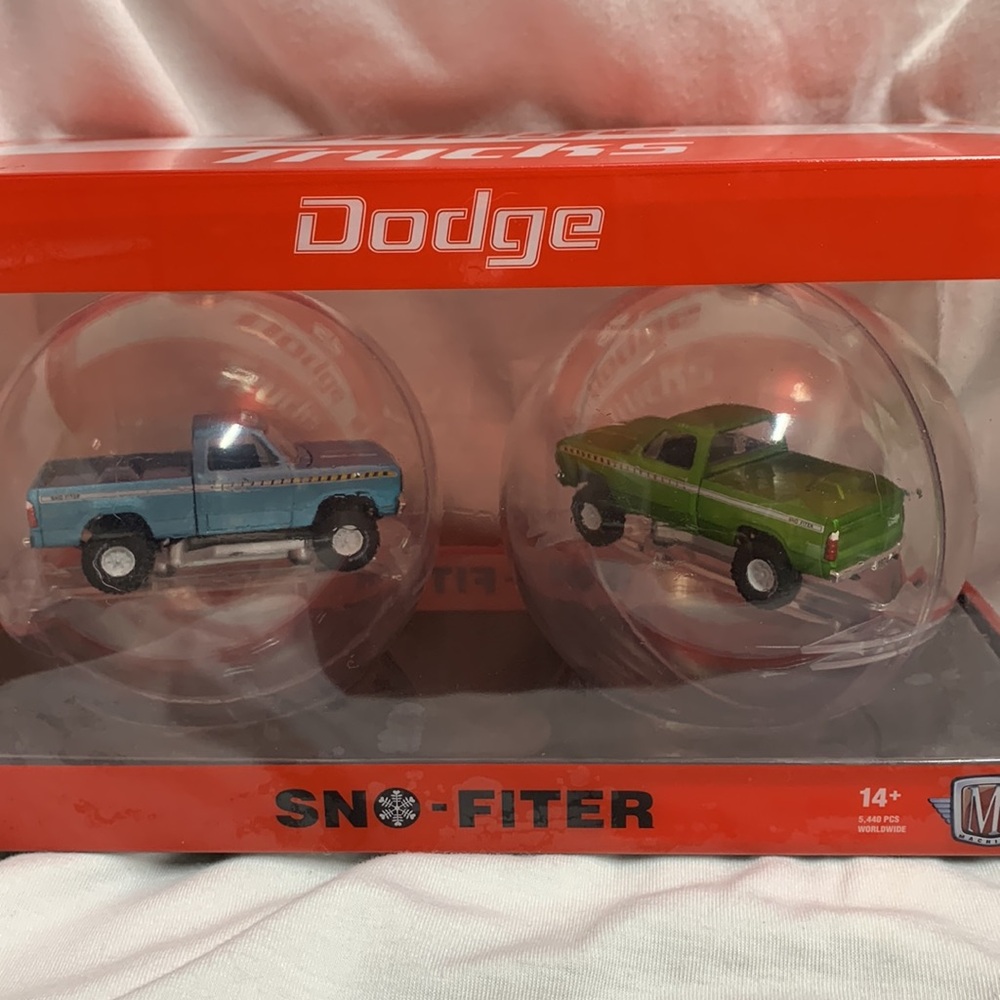 M2 Machines Dodge Trucks Sno-Fiter Christmas Ornaments Truck Set Blue and Green